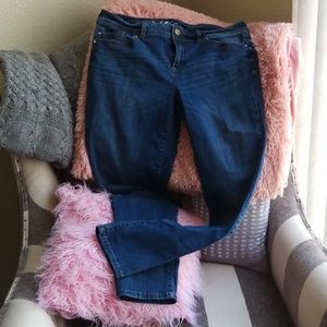 Women's skinny leg regular fit jeans